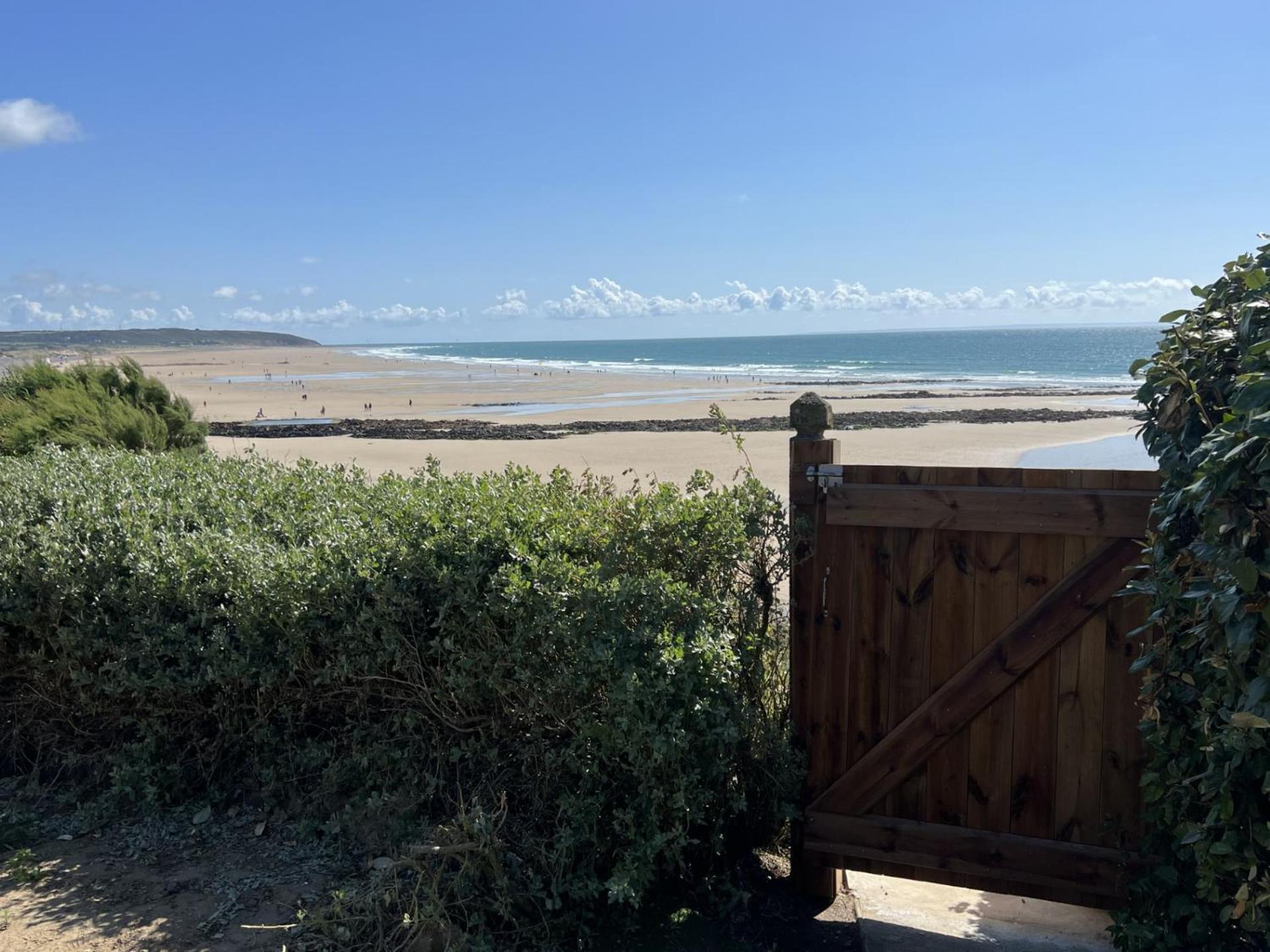 Le Bruit Des Vagues Villa Les Pieux Exterior photo